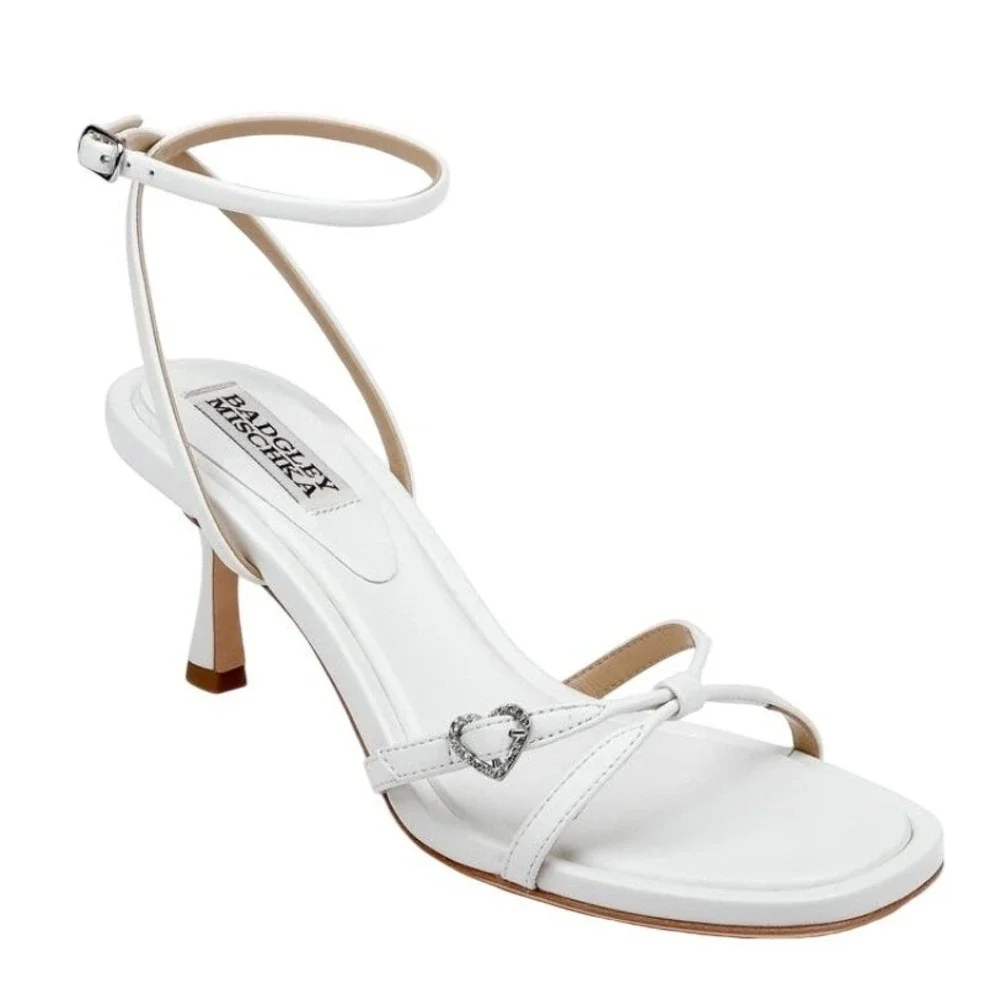 NIB Badgley Mischka Brynna White Leather‎ Heart Buckle Ankle Strap Sandals 9.5